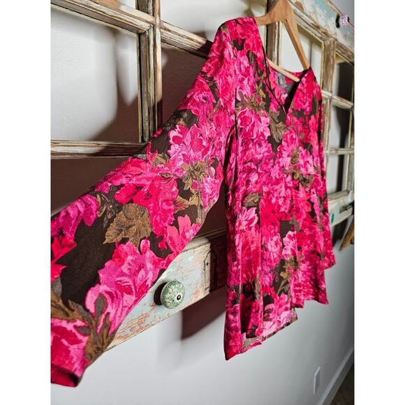 NWT J.Jill Red Floral Festive 3/4 Sleeve V-neckline Blouse Size MP - Picture 4 of 8